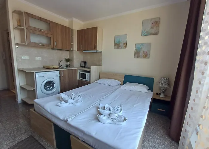 Admiral Plaza Premium Солнечный берег